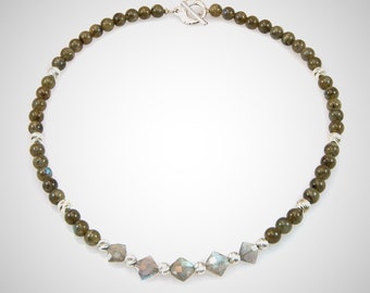 Beautiful Labradorite and Sterling Silver Choker Necklace - 16.75"