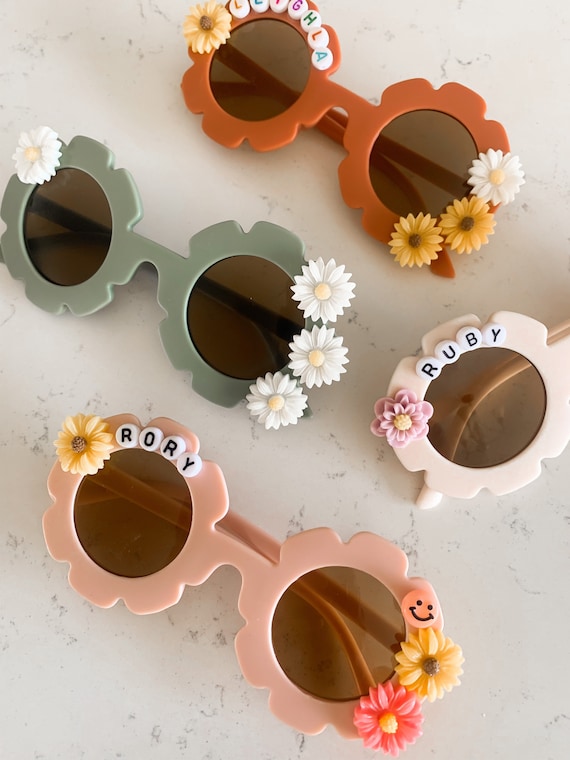  14 Pcs DIY Round Flower Sunglasses with 200 Random Letter Beads  50 Daisy Charms Glue for DIY Name (Classic) : Clothing, Shoes & Jewelry