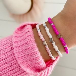 Bracciale elastico con perline e ciondolo a forma di cuore in argento: scelta del colore personalizzata