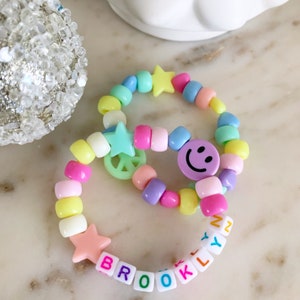 Kinderalter 4-10 | Personalisierte benutzerdefinierte Perlen | Name Perlen Armbänder für Kinder Mädchen Name Armband | Bunte Pony Perlen