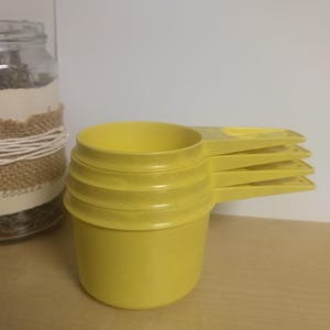 vintage tupperware measuring cups yellow 1/4, 1/2, 1/3 and 3/4 cups 1960s