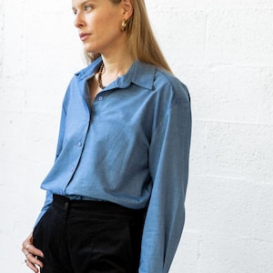 Women&#39;s Blue Button Down Shirt, 100% Cotton Top, Long Sleeve Classic Fit, Lightweight Denim Look, Minimalist Workwear Blouse, Casual Shirt