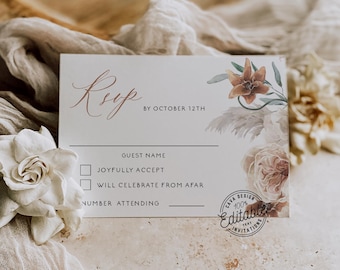 Pode incluir: Um cartão RSVP branco com um design floral com lírios e rosas. O cartão tem uma seção para o nome do convidado, uma caixa de seleção para aceitar o convite, uma caixa de seleção para celebrar de longe e uma linha para o número de participantes. O cartão também tem um carimbo que diz "CAVA DESIGN 100% Editable TEXT INVITATIONS".