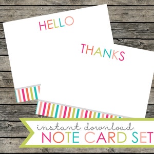 DESCARGA INSTANTE Conjunto de tarjetas de notas Hola y Gracias. Archivos pdf y jpeg imprimibles incluidos. Tamaño A2: 4,25 x 5,5 pulgadas. Rayas coloridas del arco iris