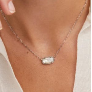 Kendra Scott Elisa Silver Pendant Necklace in Ivory Mother-of-Pearl