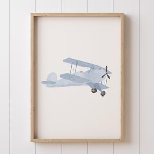 Impression numérique vintage avion bleu, art mural imprimable aquarelle biplan pour voyage, chambre de bébé ou décoration de chambre de transport pour tout-petits garçons