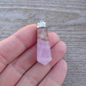 Collar con colgante de aragonita rosa, colgante de cristal rosa, colgantes de piedras preciosas, colgante de cristal, gargantilla ajustable de cuero, regalo para ella 3