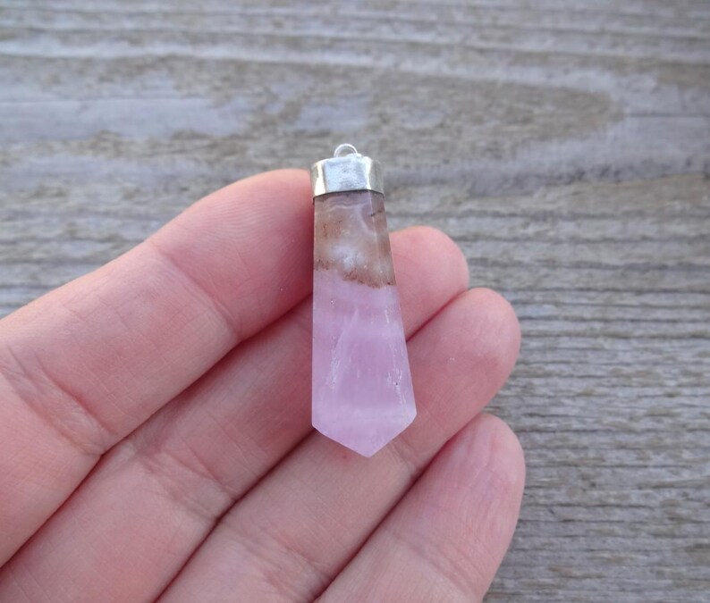 Collar con colgante de aragonita rosa, colgante de cristal rosa, colgantes de piedras preciosas, colgante de cristal, gargantilla ajustable de cuero, regalo para ella 3