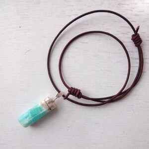 Collar con colgante de aragonita rosa, colgante de cristal rosa, colgantes de piedras preciosas, colgante de cristal, gargantilla ajustable de cuero, regalo para ella imagen 9