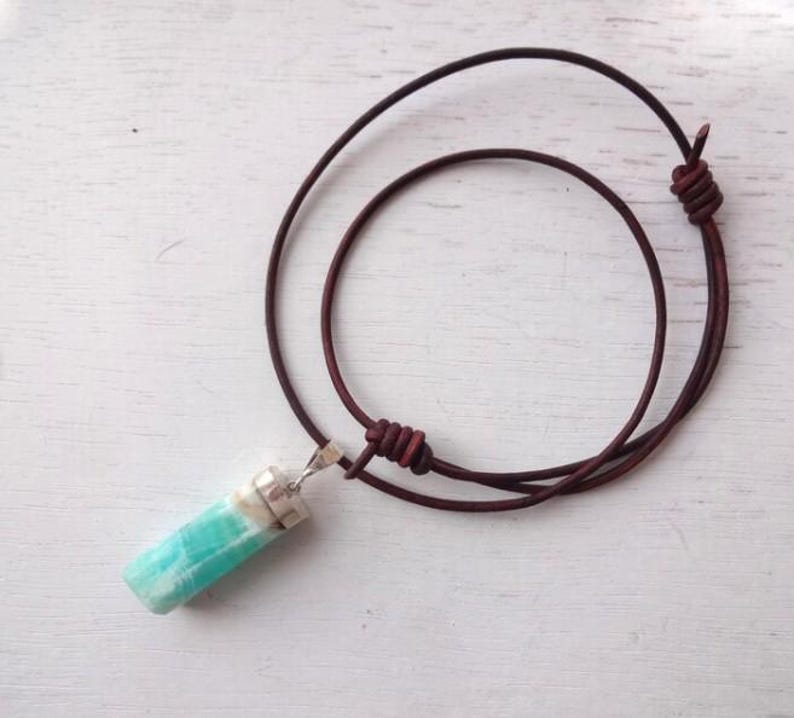 Collar con colgante de aragonita rosa, colgante de cristal rosa, colgantes de piedras preciosas, colgante de cristal, gargantilla ajustable de cuero, regalo para ella imagen 9