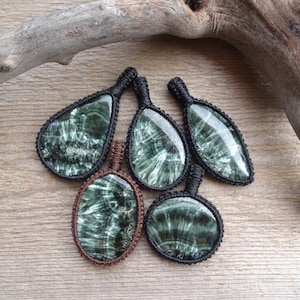 Angel Wing Seraphinite necklace, Green Chakra gemstone pendants, green stone macrame pendant