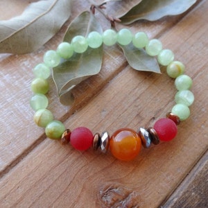 Protection bracelet, Green Calcite & Carnelian healing bracelet, gemstone bracelet, stretch bracelet, beaded bracelet, gemstone jewelry gift
