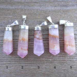Collar con colgante de aragonita rosa, colgante de cristal rosa, colgantes de piedras preciosas, colgante de cristal, gargantilla ajustable de cuero, regalo para ella imagen 2
