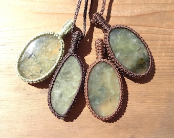Groene Prehniet-hangerketting, hartchakra-sieradensteen, helende stenen macraméketting, kalmerende steencadeau, damesketting cadeau