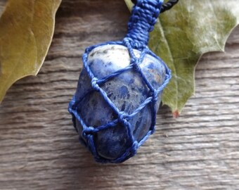 Blue Sodalite macrame necklace, blue stone pendant gift, healing stones, gemstone pendants, chakra necklaces