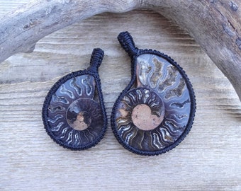 Collana macrame di ammonite nera, collana con ciondolo fossile, ciondoli di pietre preziose, pietre protettive, regalo per lui, pietre terrestri di messa a terra