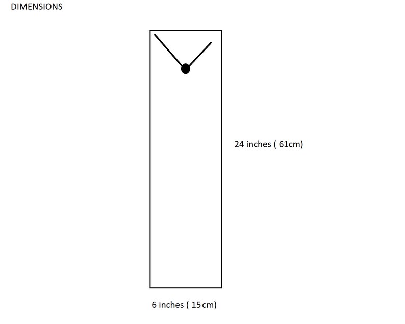 Op de afbeelding: Een zwart-witte klok met een eenvoudig ontwerp. De klok is 61 cm hoog en 15 cm breed.