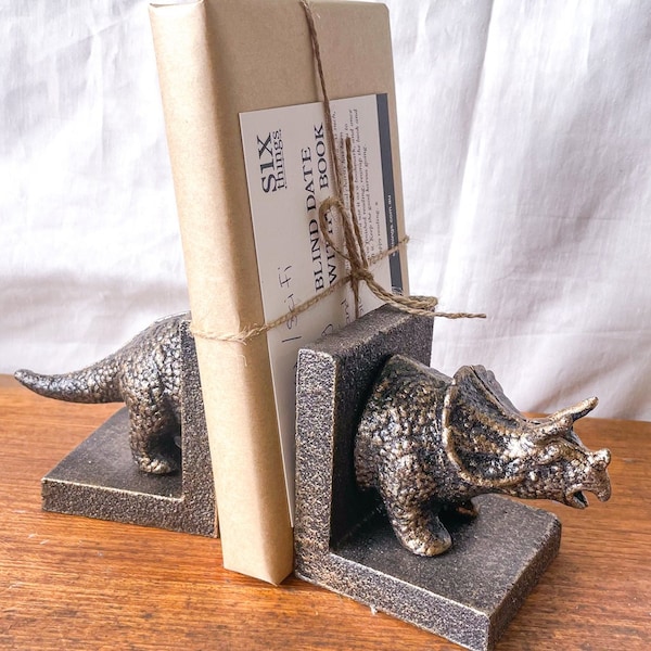 Dinosaur cast iron bookends vintage style / Triceratops dinosaur vintage statue bookends