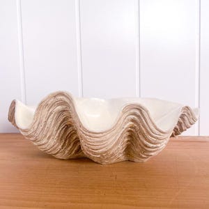 Clam shell bowl, Faux ethical clam shell bowl, nautical Hamptons decor clam dish statue, hand painted clam planter pot, clam shell display