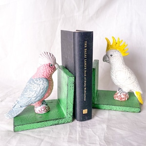 Australian bird bookend / Cockatoo bird vintage cast iron bookends / Kookaburra bookend / Aussie icon