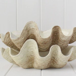 Clam shell bowl - Faux ethical clam shell bowl - nautical Hamptons decor statue