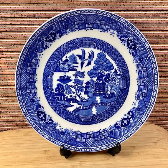 Victoria Porcelain 23.25 cm Willow Pattern Small Dinner Plate / Traditional Blue White / Crockery China / Retro Tableware / Decor / 1960s