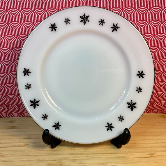 Vintage 1960s JAJ Pyrex Gaiety Snowflake Side Tea Plates / Retro Tableware / 60s Home Decor Accessory / Milk Glass Crockery / Black On White