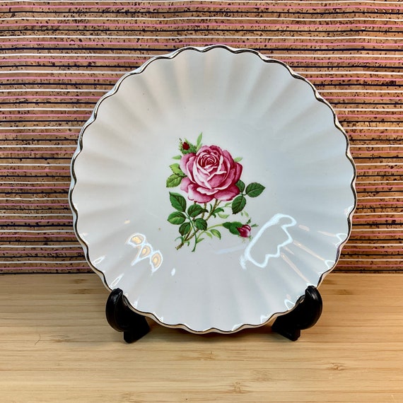 Vintage 1960s J and G Meakin ‘Classic White’ Pink Rose Design Dessert Bowl With Scalloped Edge and Gold Trim / Retro Tableware and Crockery