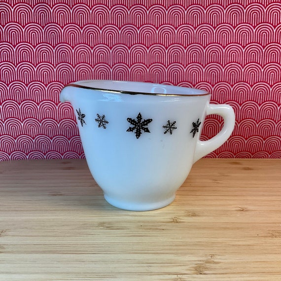 Vintage 1960s JAJ Pyrex Gaiety Snowflake Milk Jug Creamer With Gold Trim / Retro Tableware / 60s Home Decor Accessory / Black On White