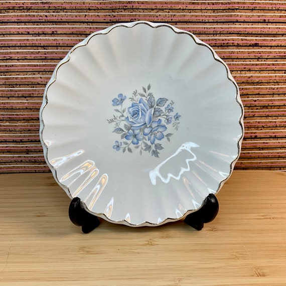 Vintage 1960s J and G Meakin ‘Classic White’ Blue Rose Design Dessert Bowls With Scalloped Edge and Silver Trim / Retro Tableware & Crockery