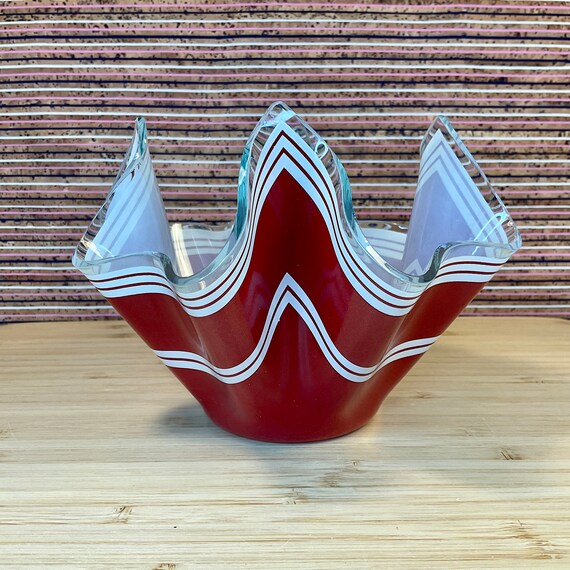 Vintage 1970s Chance Glass Handkerchief Bowl/Candy Dish In Red / 70s Home Decor Accessory / Decorative Collectable Glassware / Retro Gift