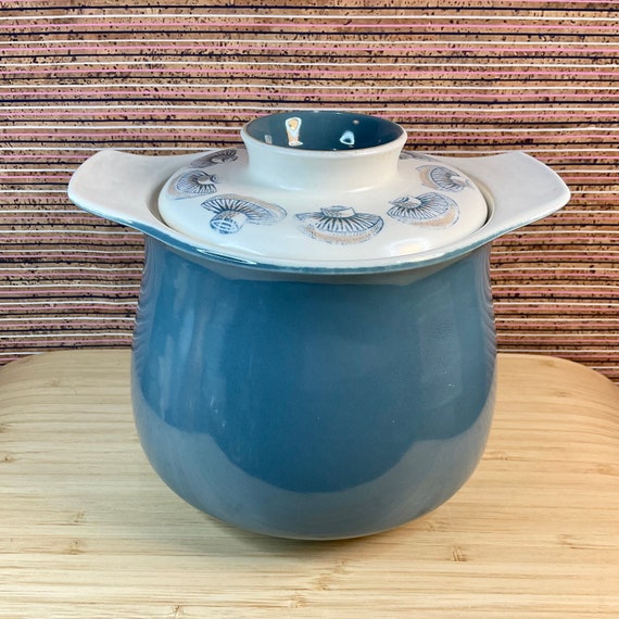 Vintage 1960s Poole Pottery ‘Lucullus’ Mushroom Design 3.5 Pint Casserole Pot / Blue Moon / Retro Ovenware & Cookware / Kitchen Crockery