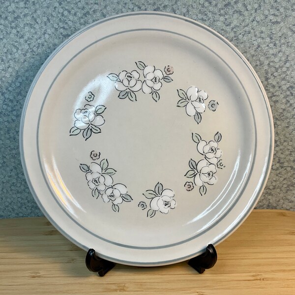 Vintage 1980s Hearthside Garlande ‘Fleur De Lune’ Side Tea Plates / Retro Tableware / 80s Home Decor Accessory / Blue White Floral Crockery