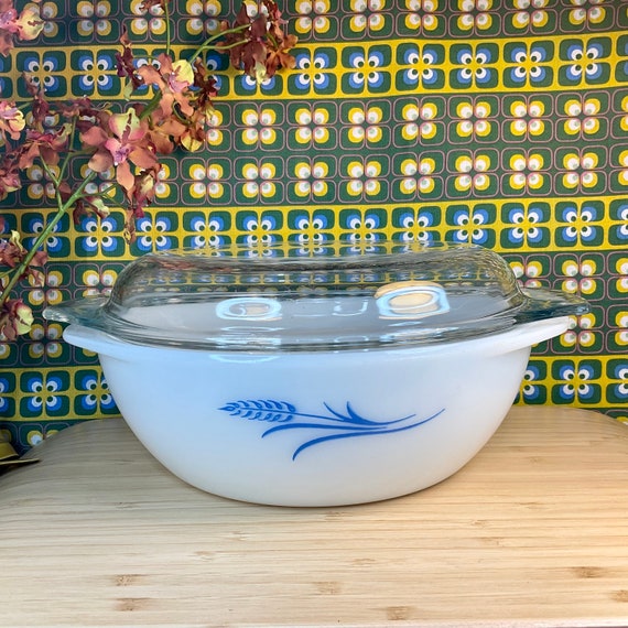 Vintage 1960s JAJ Pyrex ‘Blue Wheat’ 3 Pint Casserole Oven Dish / Milk Glass / Retro Cookware / 60s Home Decor Accessory / Collectable