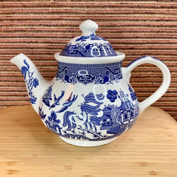 Churchill Willow Pattern Teapot / Traditional Blue and White / Retro Crockery / Vintage Tableware / Coectable Home Decor Accessory / Gift