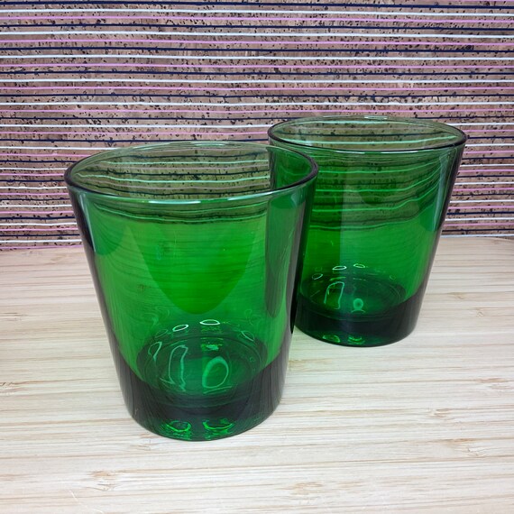 Pair of Italian Emerald Green Glass Tumblers / 1970s Vintage / Retro Glassware / Whisky Glasses / Home Decor Accessory / Party / Home Bar