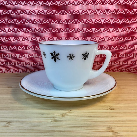Vintage 1960s JAJ Pyrex Gaiety Snowflake Cups And Saucers With Gold Trim / Retro Tableware / 60s Home Decor Accessory / Black & White
