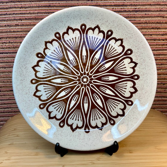 Vintage 1970s Biltons 22.5 cm Small Dinner Plates With Brown Flower Pattern / Retro Tableware / Kitchen Crockery / 70s Home Decor Accessory