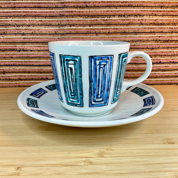 Vintage 1960s Ridgway ‘Ondine’ Cup and Saucer Sets / Retro Tableware & Kitchen Crockery / 60s Dining / Home Decor Accessory / Small Vase