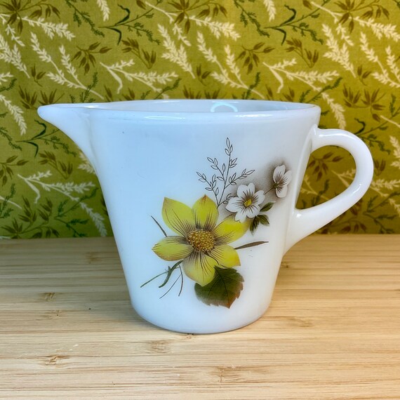 Vintage 1960s/70s JAJ Pyrex Autumn Glory Milk Jug / Retro Kitchen Tableware / 60s Home Decor Item / Yellow Floral / Milk Glass Crockery