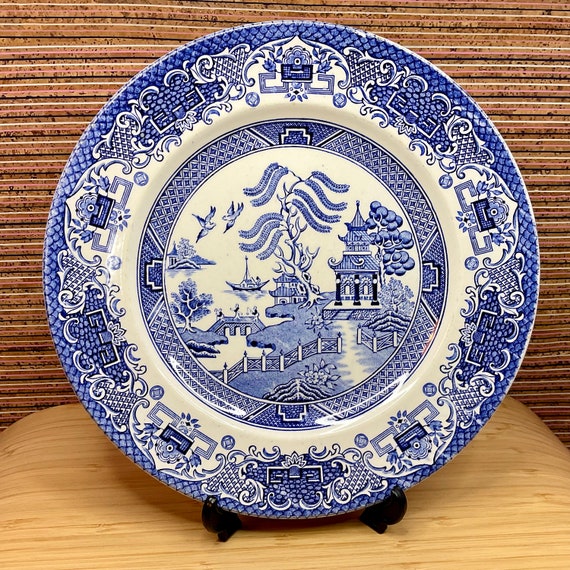 English Ironstone 25 cm Old Willow Pattern Dinner Plates / Traditional Blue White / Crockery China / Retro Tableware / Home Decor/ 1960s