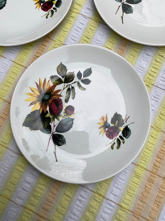 Ridgway ‘Carolina’ 22.5 cm Mid Century Floral Salad Plates. 1960s Vintage.