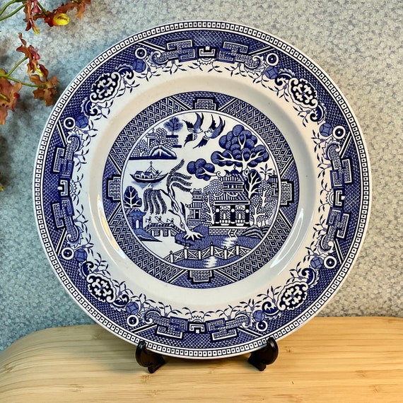 Vintage 1960s Washington Potteries English Ironstone ‘Old Willow’ 25 cm Dinner Plates / Blue & White / Retro Tableware / Willow Pattern