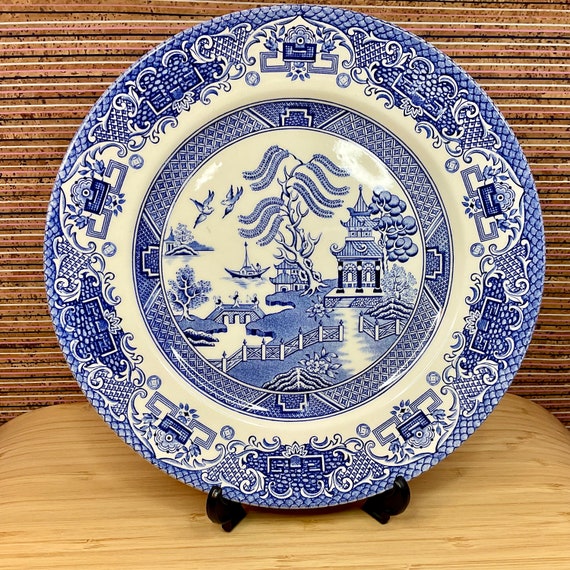 English Ironstone 24.5 cm Willow Pattern Dinner Plates / Traditional Blue & White / Crockery China / Retro Tableware / Home Decor/ 1960s-80s