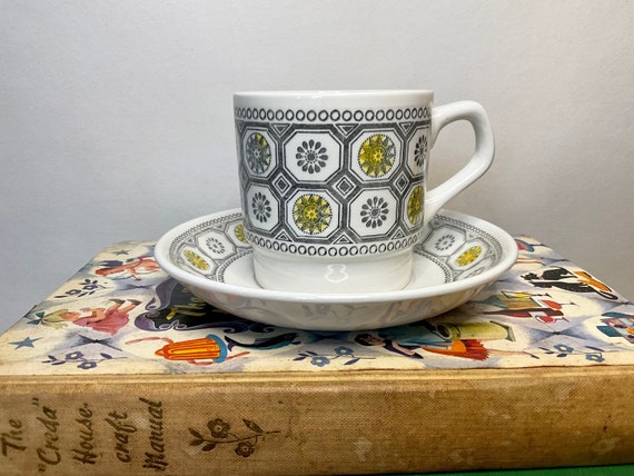 Biltons Ironstone Cups and Saucers + Milk Jug. Yellow & Grey Pattern. 1970s Vintage.