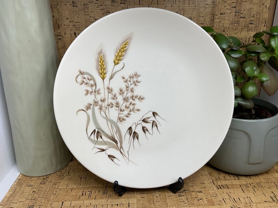 Ridgway Sunblest 25.5 cm Dinner Plate With Wheat Pattern. 1960s Vintage.