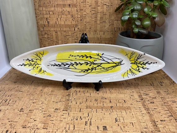 Thanet Pottery Kent Yellow and Black Grass Pattern Boat Shaped Hand Painted Mid Century Scandi Dish. 1960s Vintage.