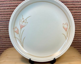 Vintage 1980s Biltons Spring Bouquet Crocus Pattern 24.5 cm Dinner Plates / Retro Tableware and Kitchen Crockery / Home Decor Accessory