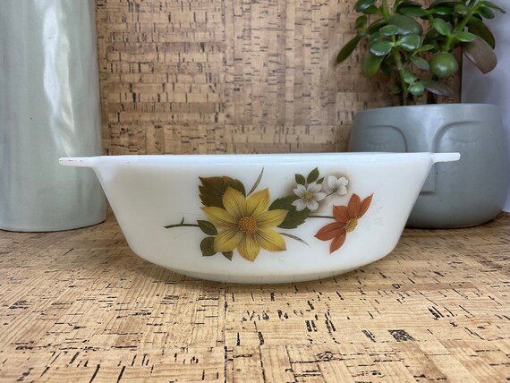 JAJ Pyrex Autumn Glory Dahlia 1.5 Pint Casserole Oven Dish. No Lid. 1960s - 80s Vintage