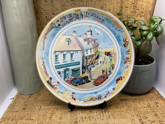 Ringtons Mason’s Seaside Days Collectable 1996 Decorative Plate. 1960s Nostalgia Seafront Design.